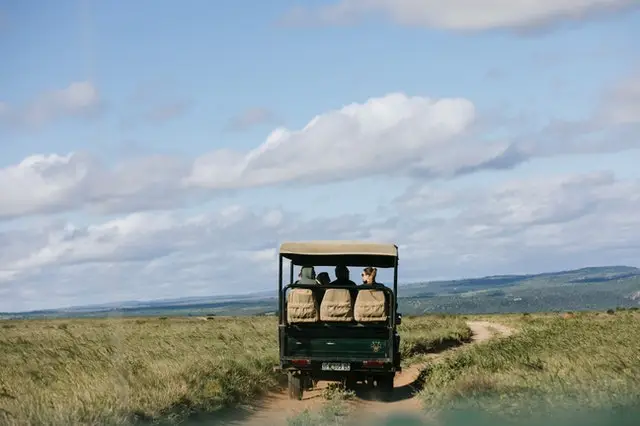 kinderfreundliche-safari angebote-Buchung-Unterkunft -safari für paare-afrika reise mit kleinen kindern-uganda safari-fort-portal-ataco