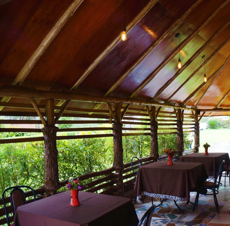 buchen-kinderfreundliche-safari angebote-Buchung-Unterkunft -safari für paare-afrika reise mit kleinen kindern-uganda safari-fort-portal-ataco-hotel